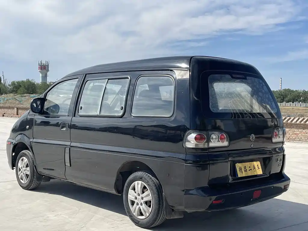 Lingzhi M3 1.6 L 7-seat Standard