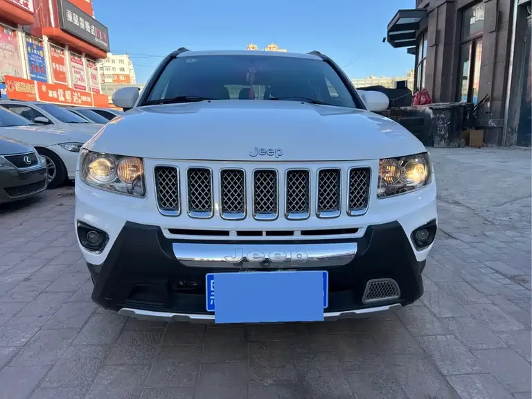 Jeep Compass (Import) 2.0 L 2 WD Luxury