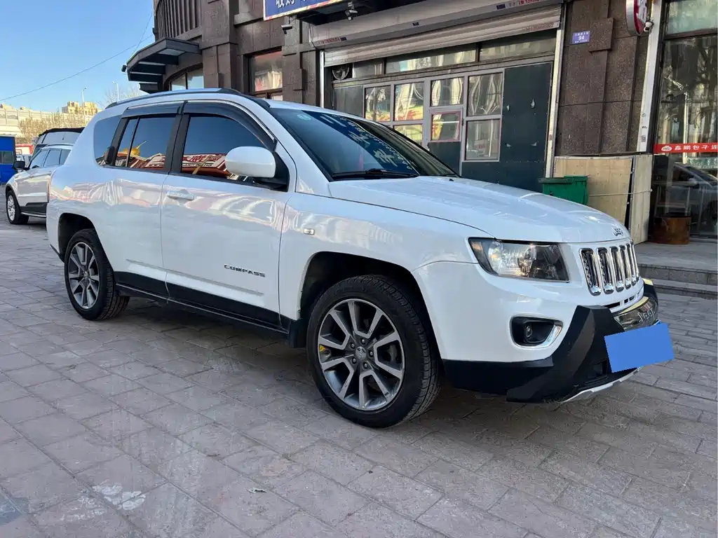 Compass (Import) 2.0 L 2 WD Luxury
