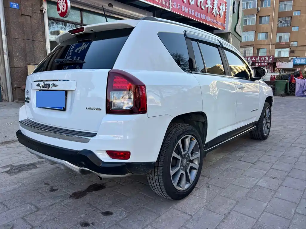 Compass (Import) 2.0 L 2 WD Luxury