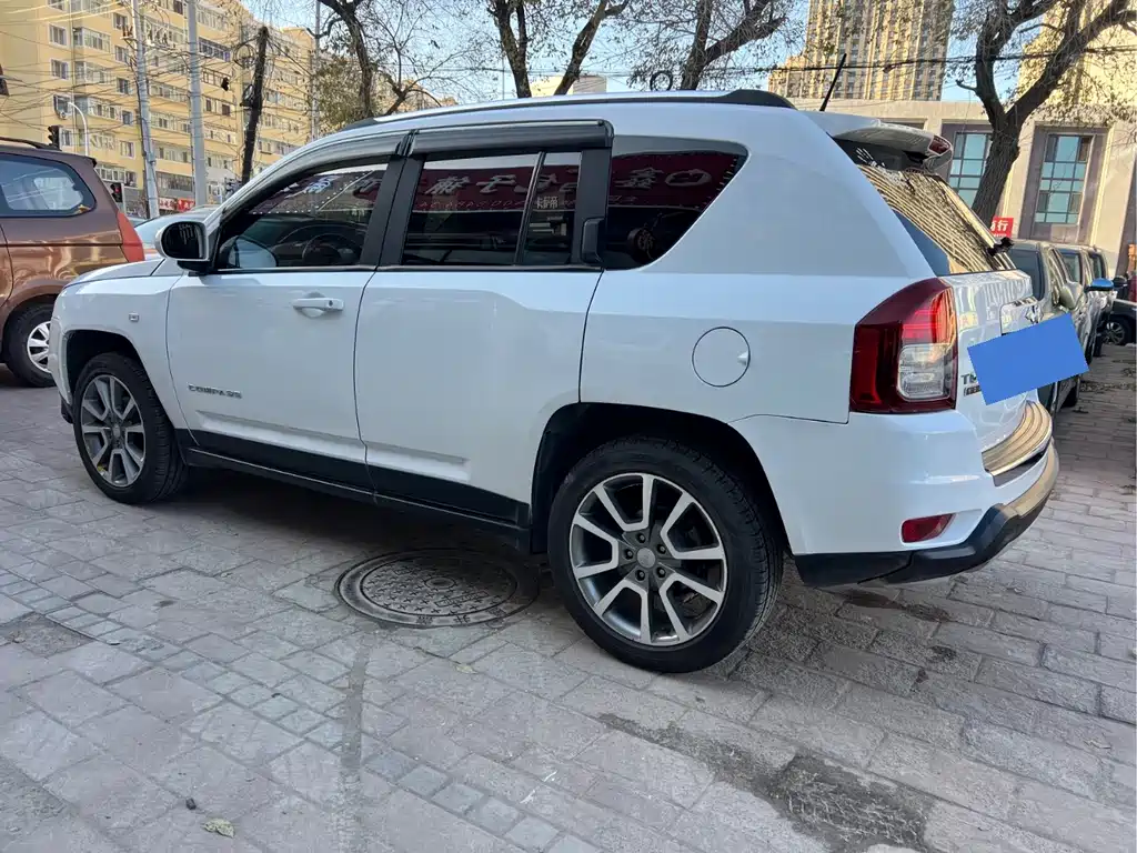 Compass (Import) 2.0 L 2 WD Luxury