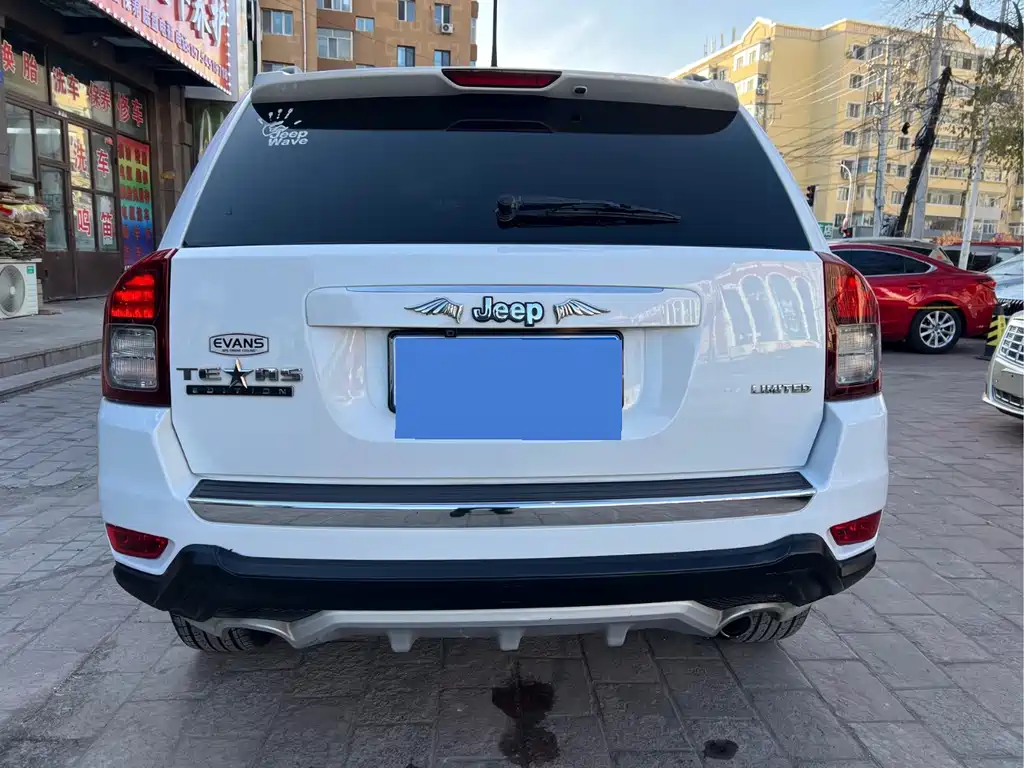Compass (Import) 2.0 L 2 WD Luxury