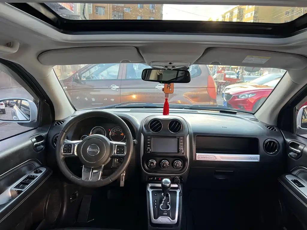 Compass (Import) 2.0 L 2 WD Luxury