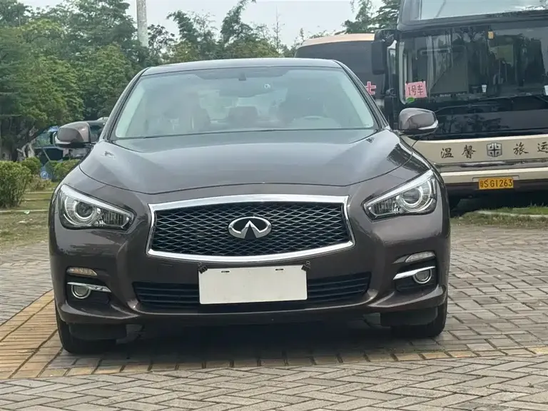 Infiniti Q50 L 2.0 T Comfort