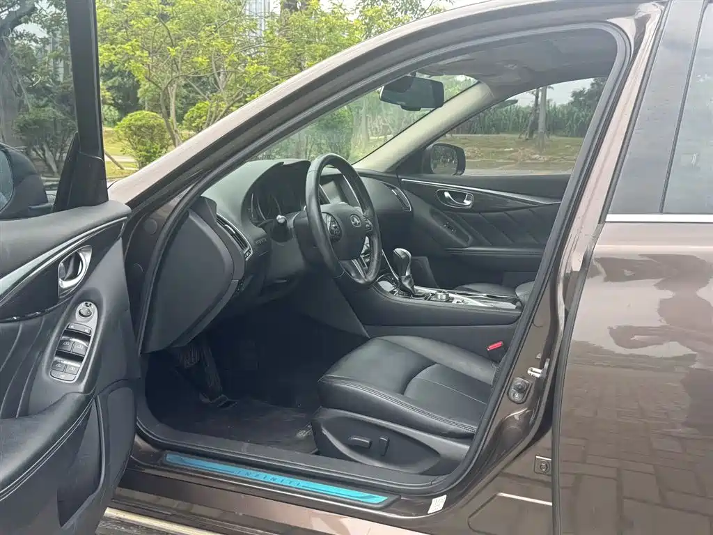 Infiniti Q50 L 2.0 T Comfort