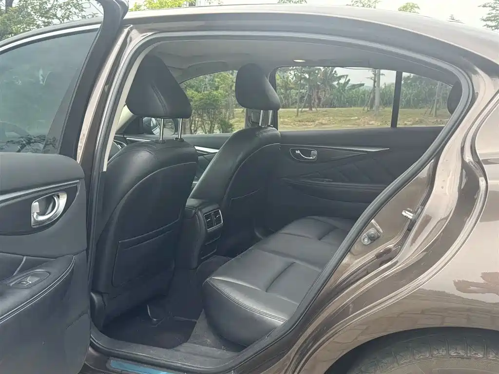Infiniti Q50 L 2.0 T Comfort