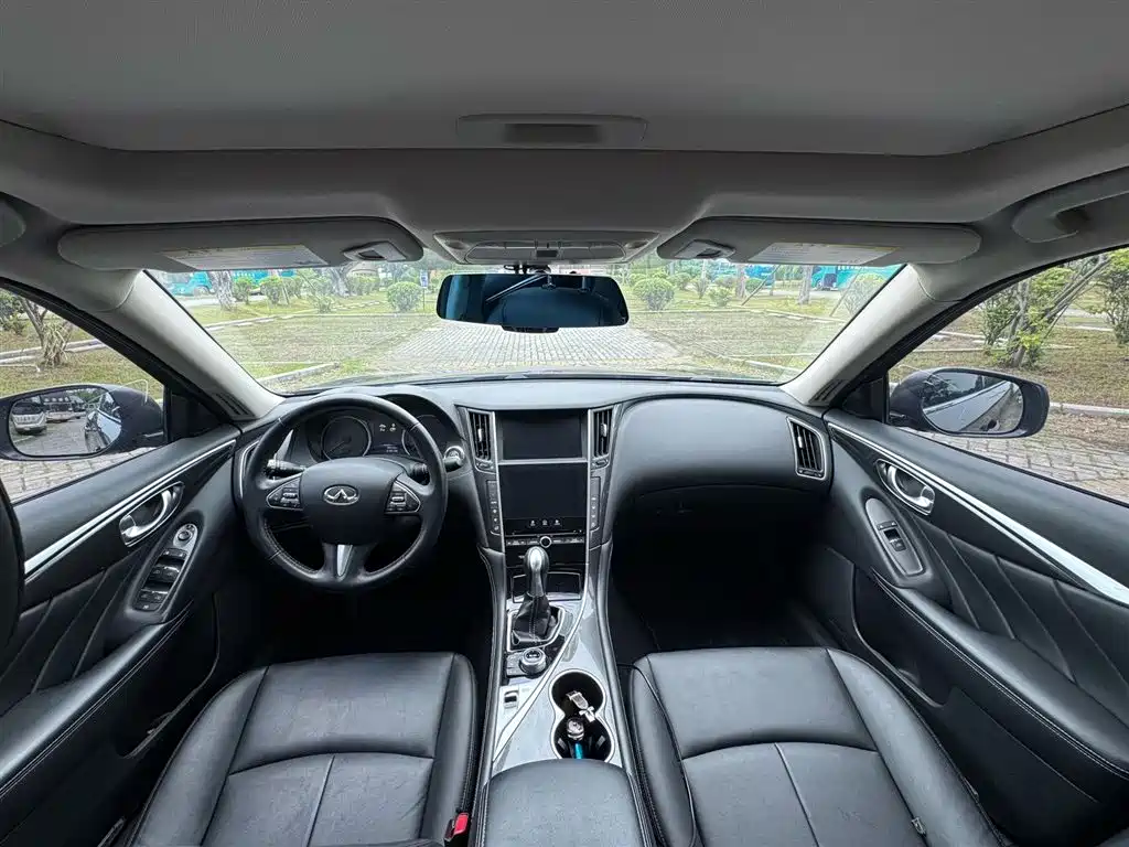 Infiniti Q50 L 2.0 T Comfort