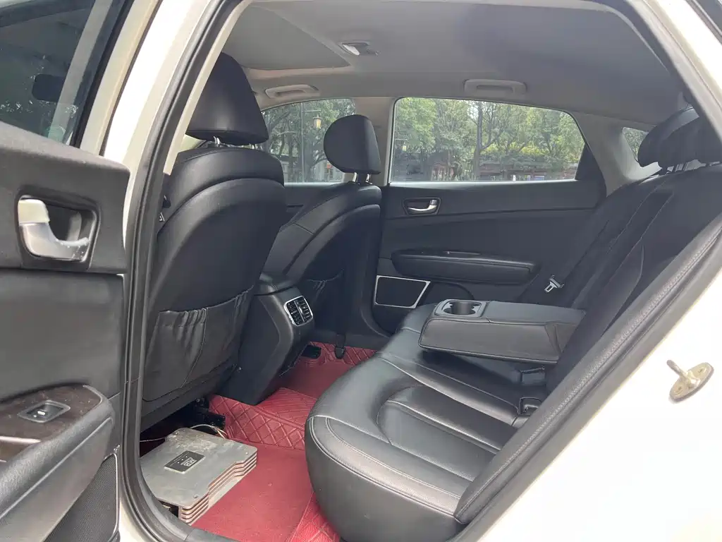 Kia K5 2.0 L Auto LUX