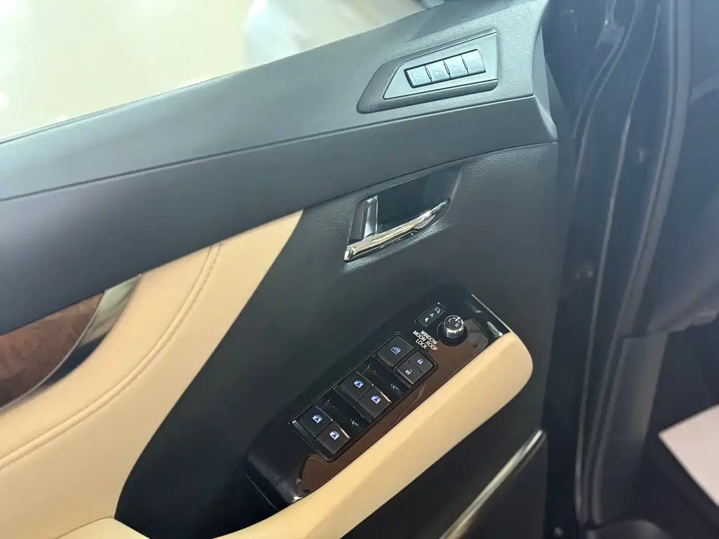 Alphard 3.5 L Distinguished
