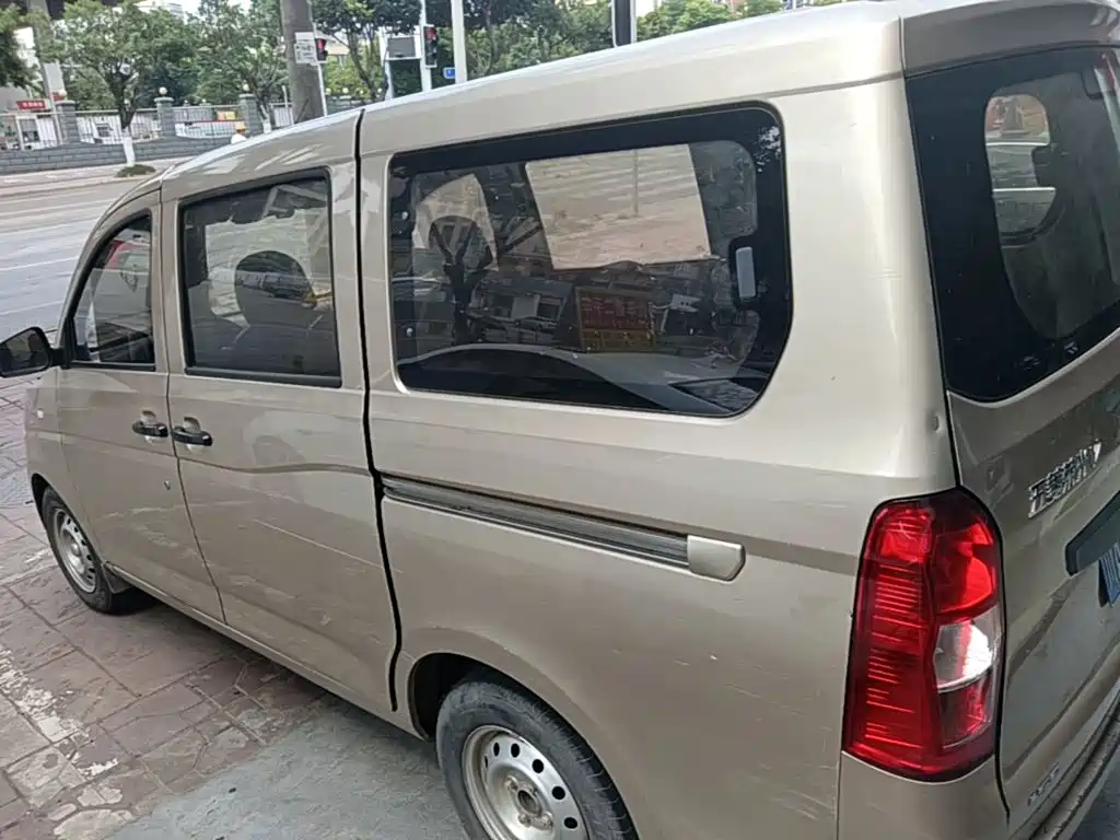 Wuling Rongguang V 五菱荣光V 2018款 1.5 L实用型