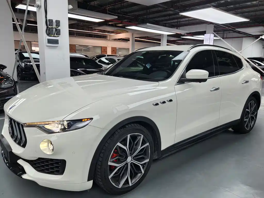 Levante 3.0 T Standard