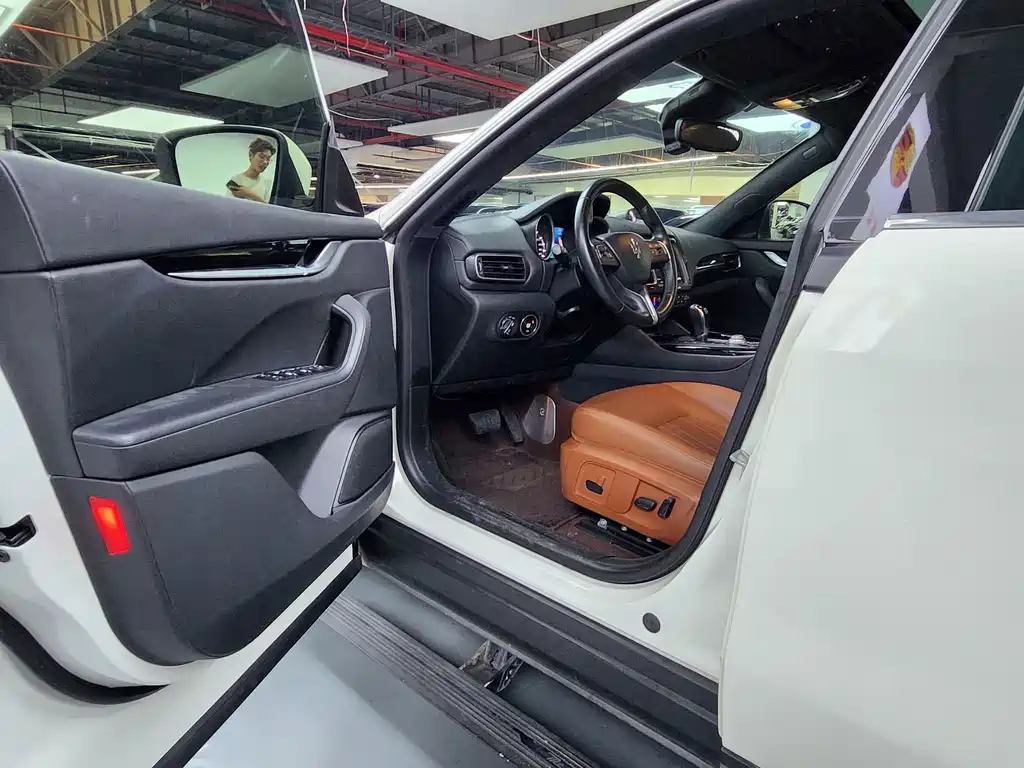 Levante 3.0 T Standard