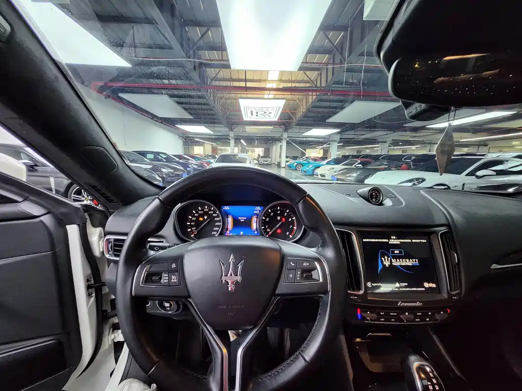 Levante 3.0 T Standard