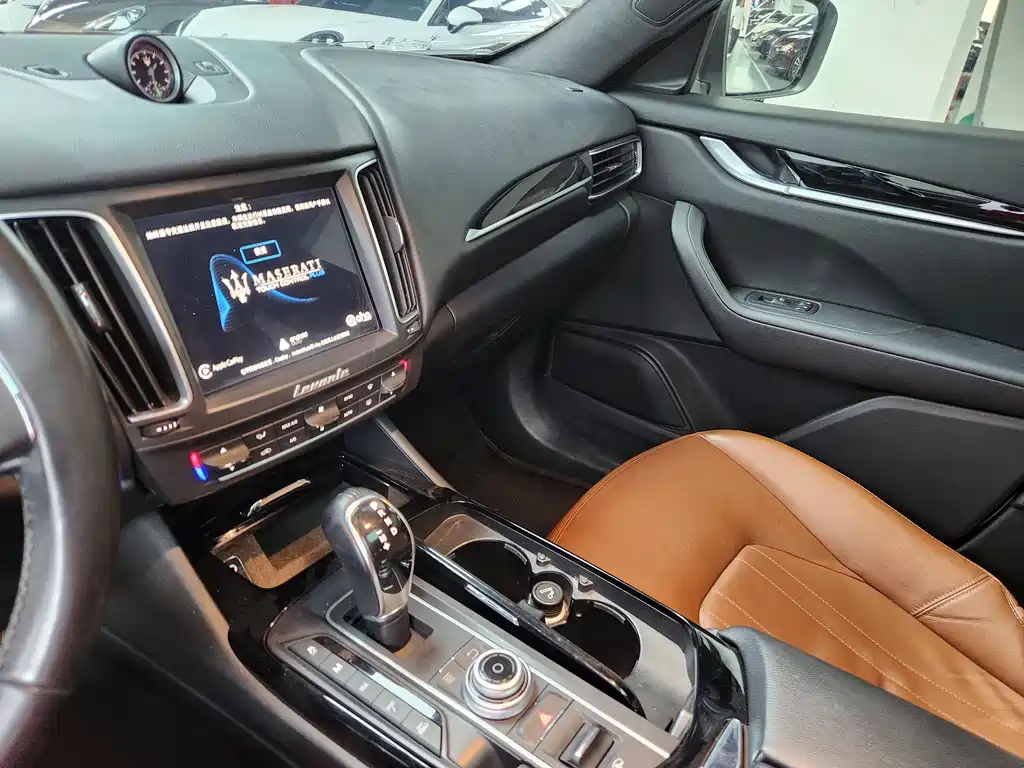 Levante 3.0 T Standard