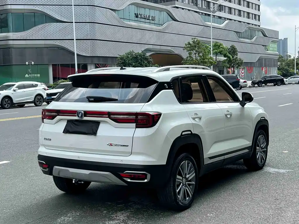 Changan CS35 PLUS 1.6 L Auto Connected CN-V