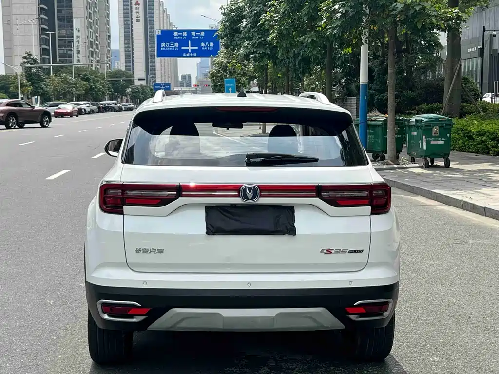 Changan CS35 PLUS 1.6 L Auto Connected CN-V