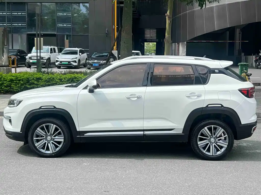 Changan CS35 PLUS 1.6 L Auto Connected CN-V