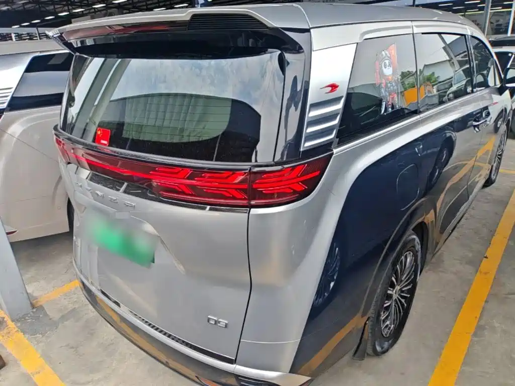 Denza D9 DM-i 970 4 WD Honored