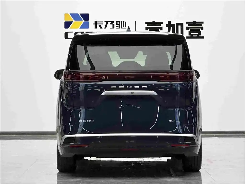 Denza D9 DM-i 980 4 WD Flagship