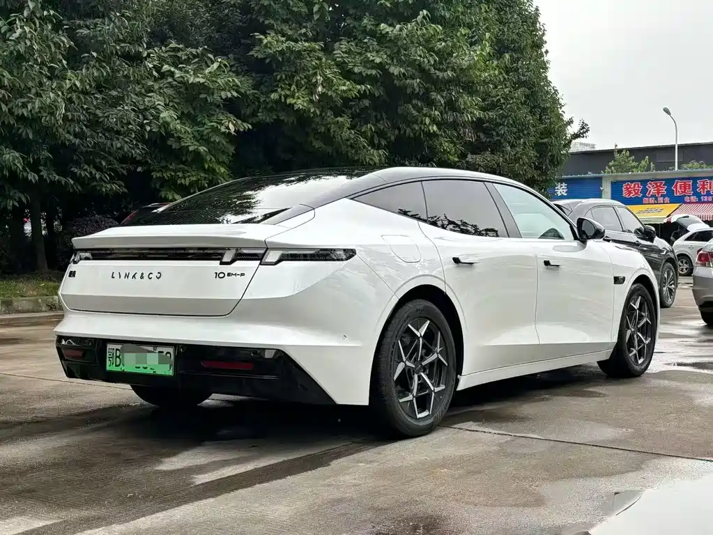 Lynk & Co 10 EM-P 120 4 WD Ultra