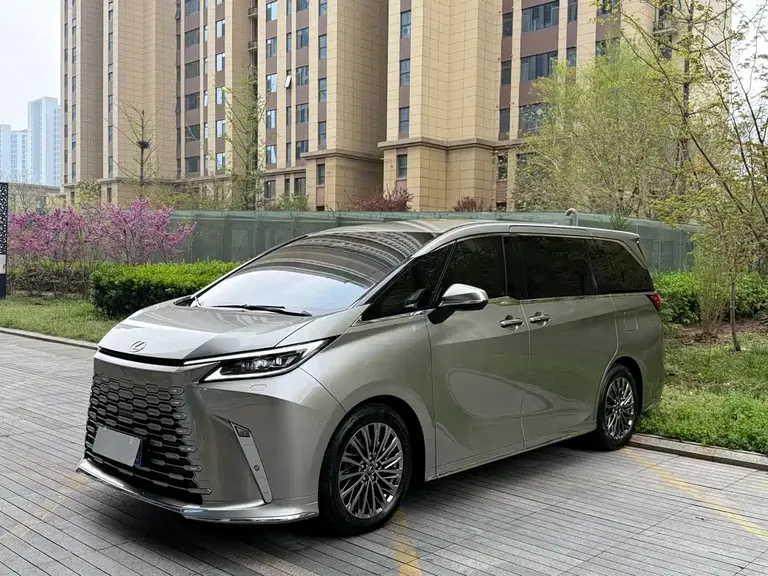Lexus LM 500 h 6-seat Supreme