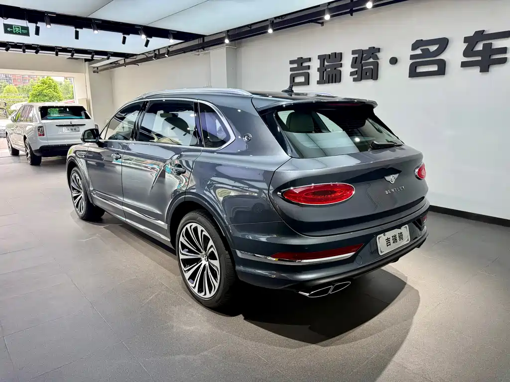 Bentayga 4.0 T V8 LWB Range Elegant Degree