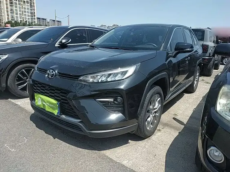 Toyota Wildlander 2.0 L CVT 2 WD Luxury PLUS