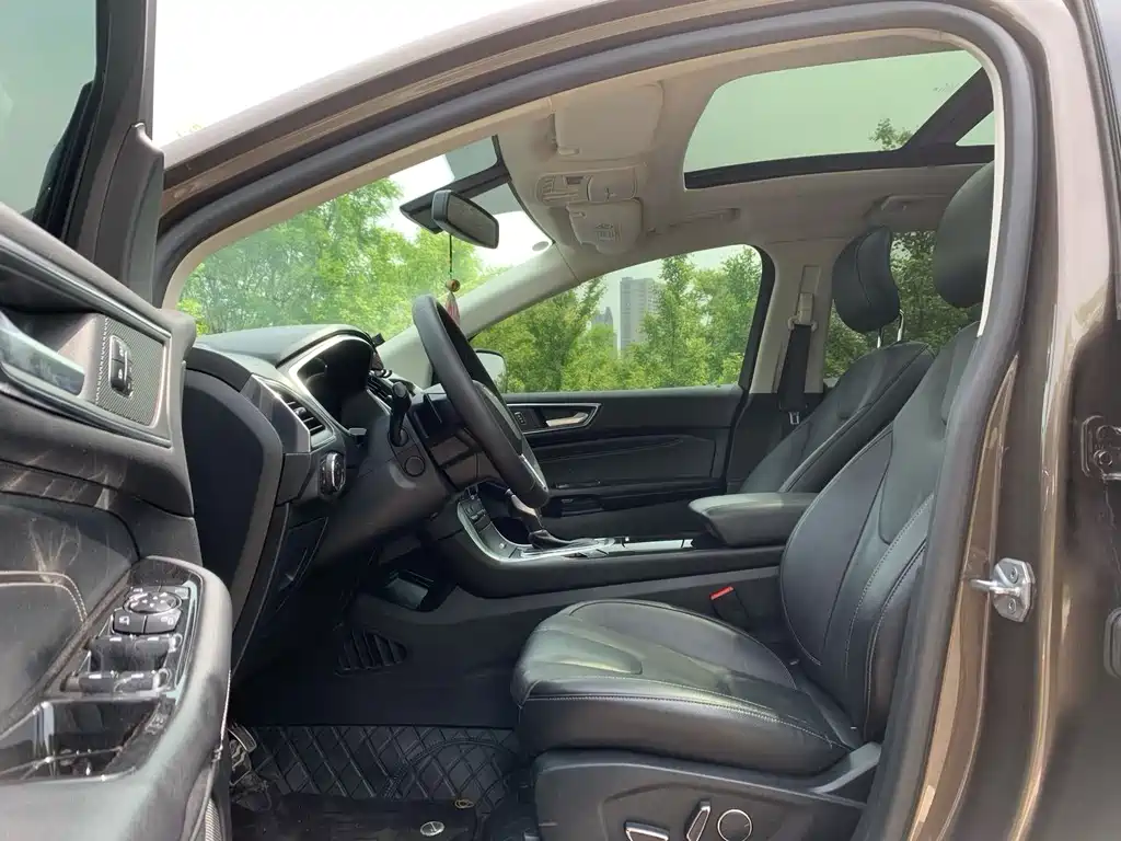 Edge EcoBoost 245 4 WD Supreme Sharp 7-seat