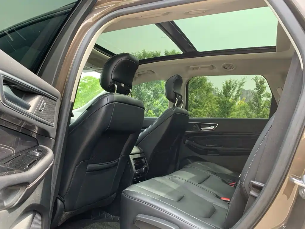 Edge EcoBoost 245 4 WD Supreme Sharp 7-seat