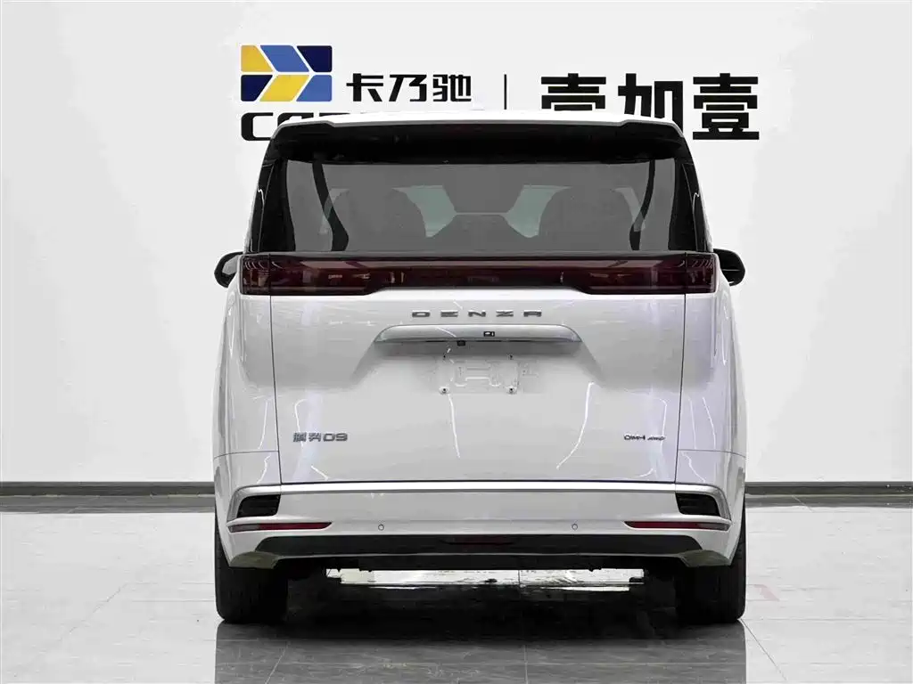 Denza D9 DM-i 980 4 WD Flagship