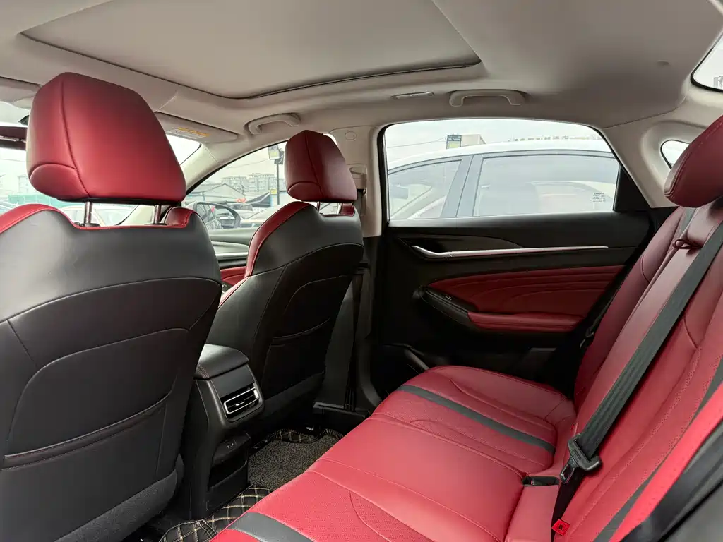 Eado PLUS Blue Whale NE 1.4 T GDI DCT Flagship