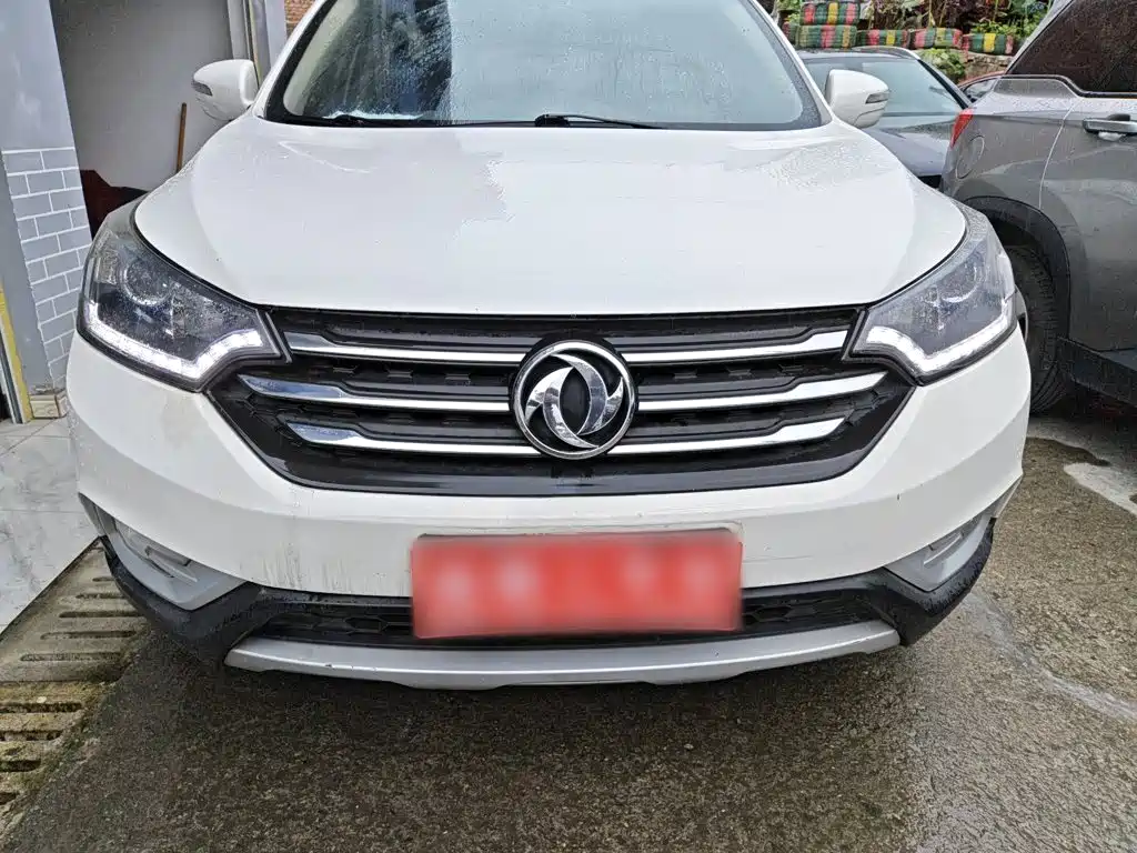 Dongfeng Fengshen AX7 2.0 L Manual Smart Ease