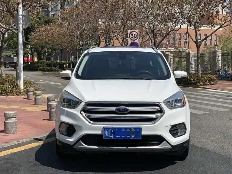 Ford Kuga EcoBoost 180 2 WD Platinum Wing