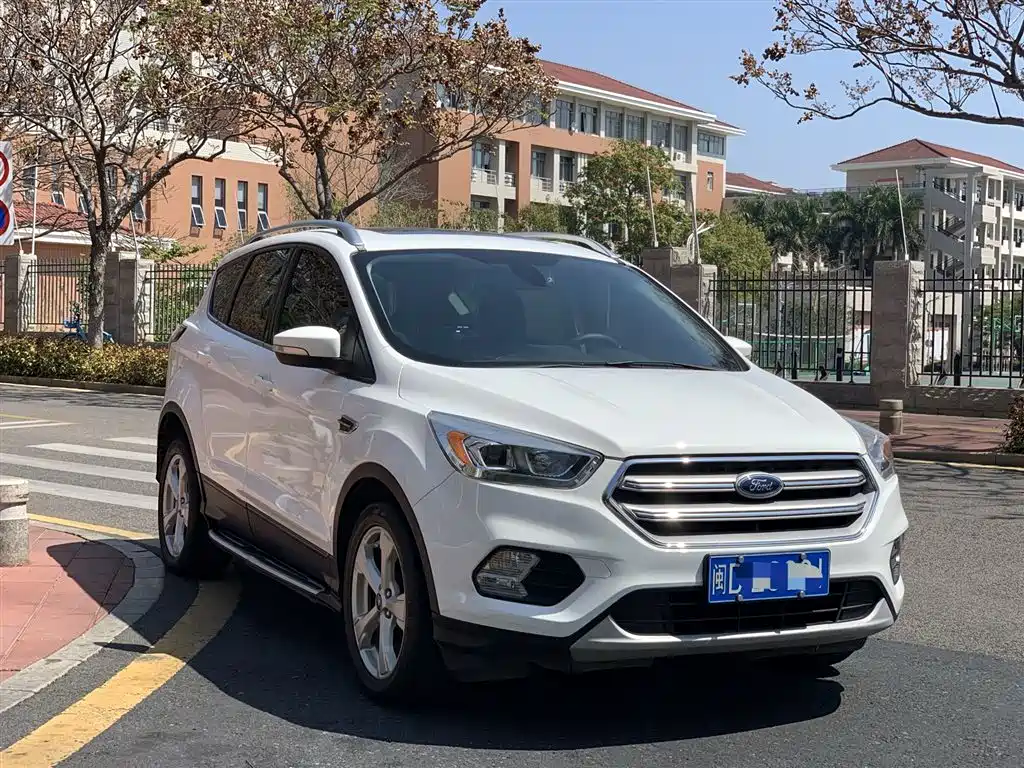 Kuga EcoBoost 180 2 WD Platinum Wing
