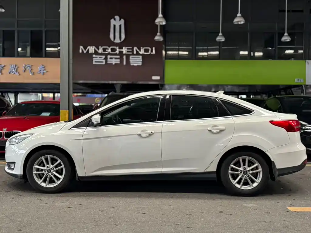 Focus Sedan EcoBoost 180 Auto Elite