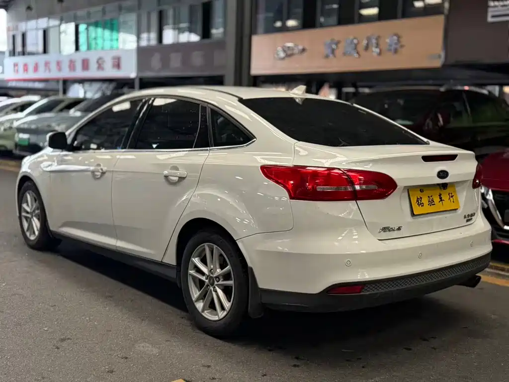 Focus Sedan EcoBoost 180 Auto Elite