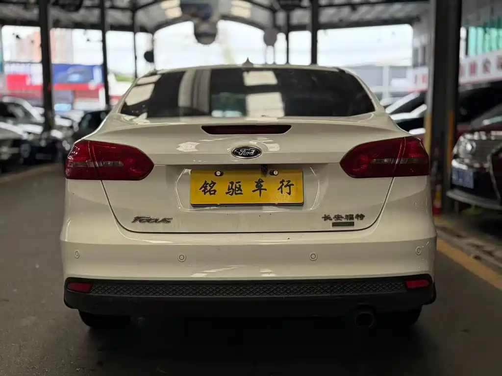 Focus Sedan EcoBoost 180 Auto Elite