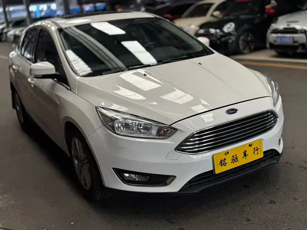Focus Sedan EcoBoost 180 Auto Elite