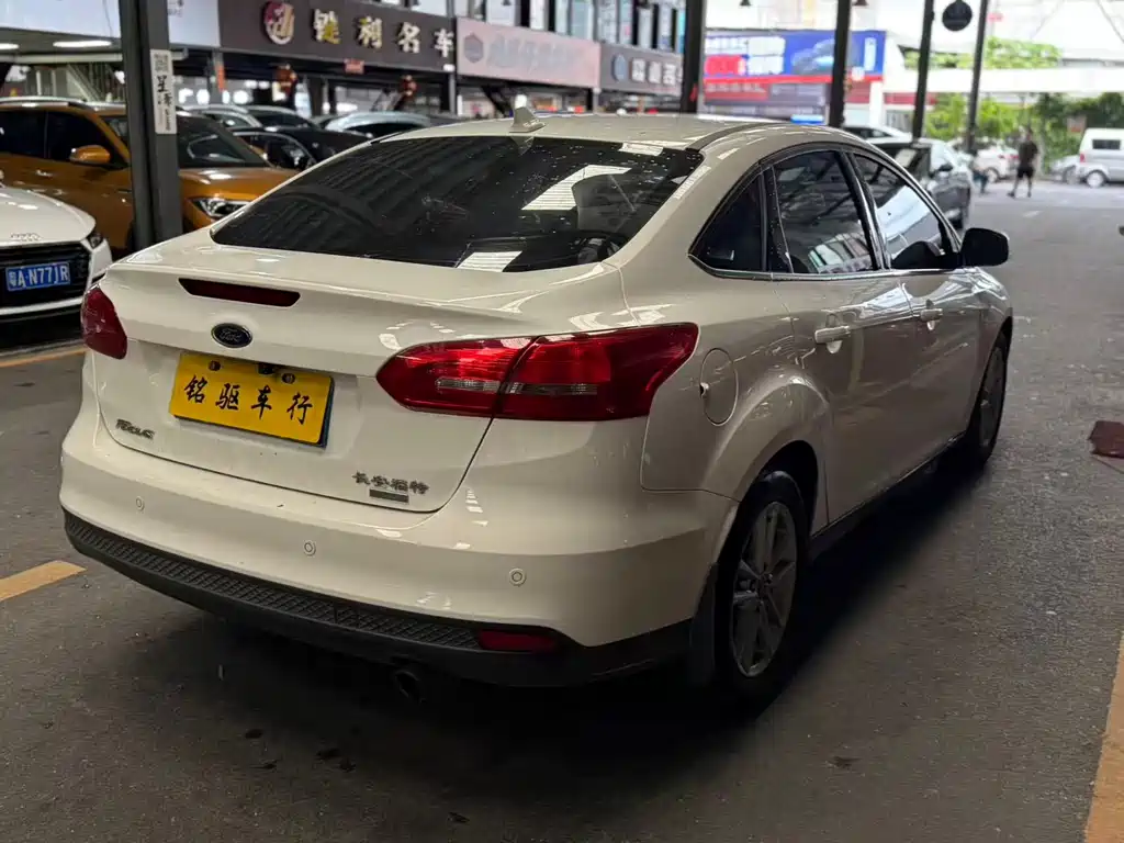 Focus Sedan EcoBoost 180 Auto Elite