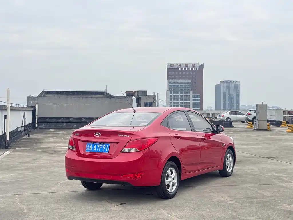 Accent 1.4 L Auto Intelligent GLS