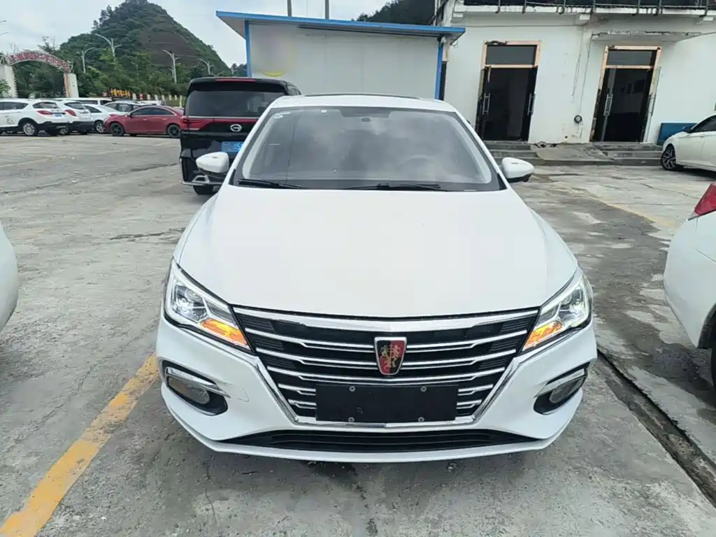 Roewe i5 1.5 L Auto 4 G Connected Leading Luxury Flagship