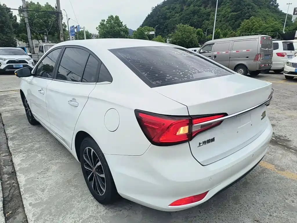 Roewe i5 1.5 L Auto 4 G Connected Leading Luxury Flagship
