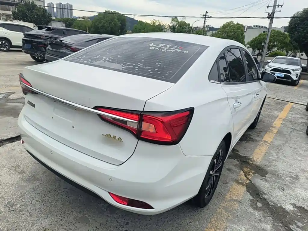 Roewe i5 1.5 L Auto 4 G Connected Leading Luxury Flagship