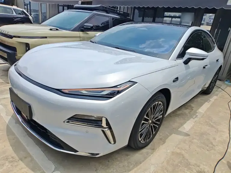 Geely Galaxy Xingyao 8 130 km EM-i Distinguished