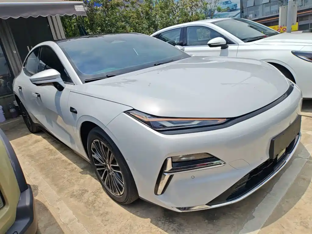 Galaxy Xingyao 8 130 km EM-i Distinguished
