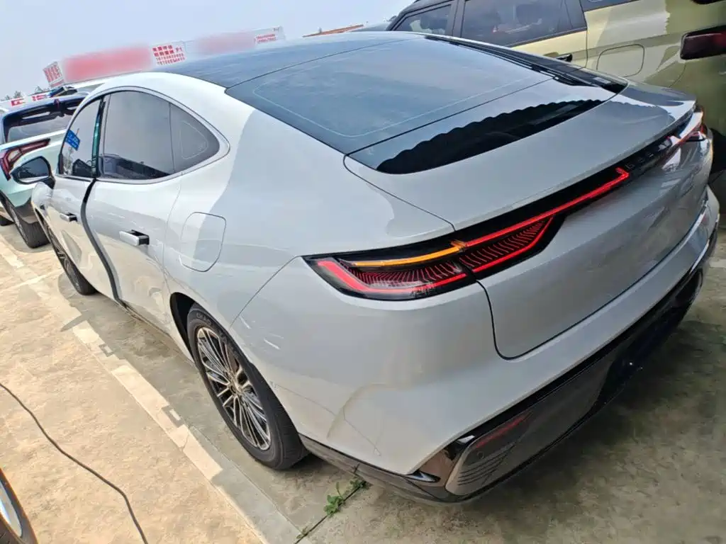 Galaxy Xingyao 8 130 km EM-i Distinguished