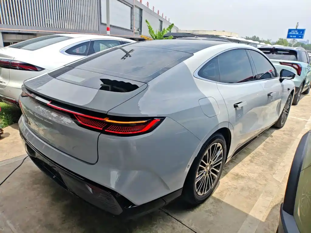 Galaxy Xingyao 8 130 km EM-i Distinguished