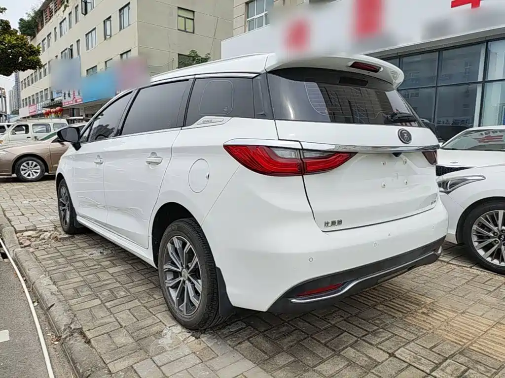 Song MAX 1.5 T Auto Connected Wise Comfort Sunroof 7-seat CN-VI