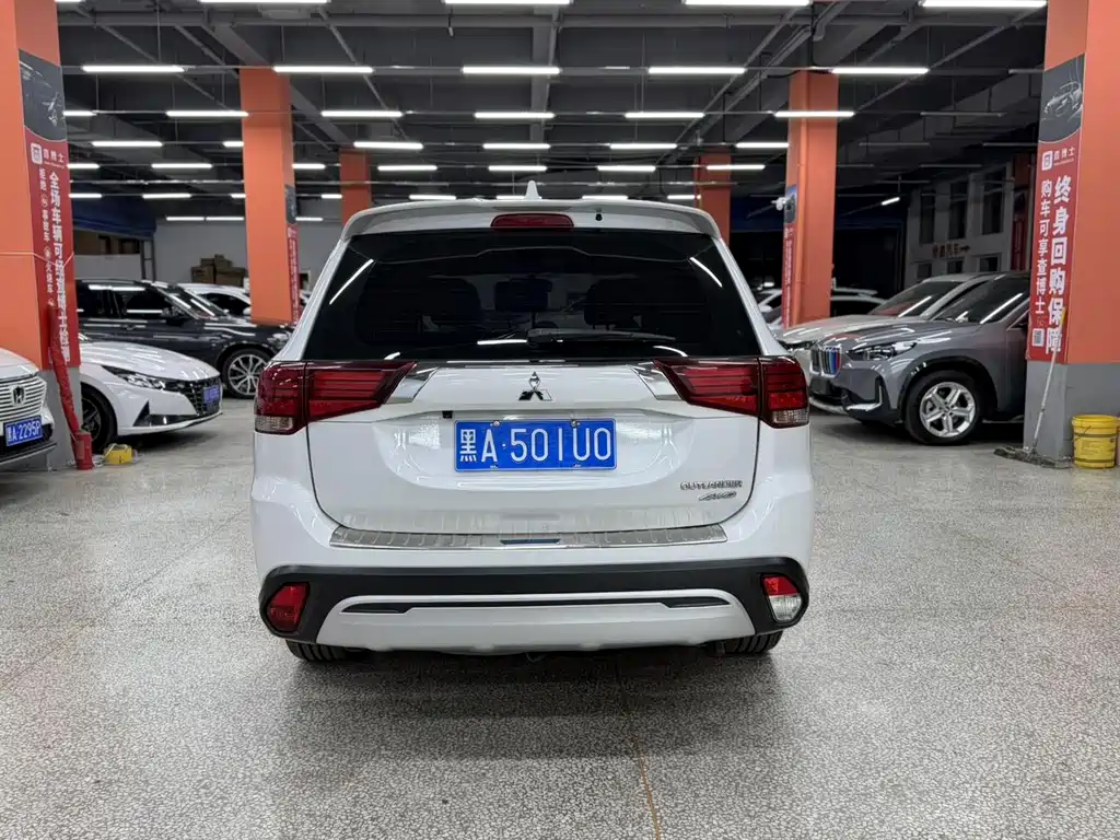 Outlander 2.0 L 2 WD Smooth Enjoyment 5-seat