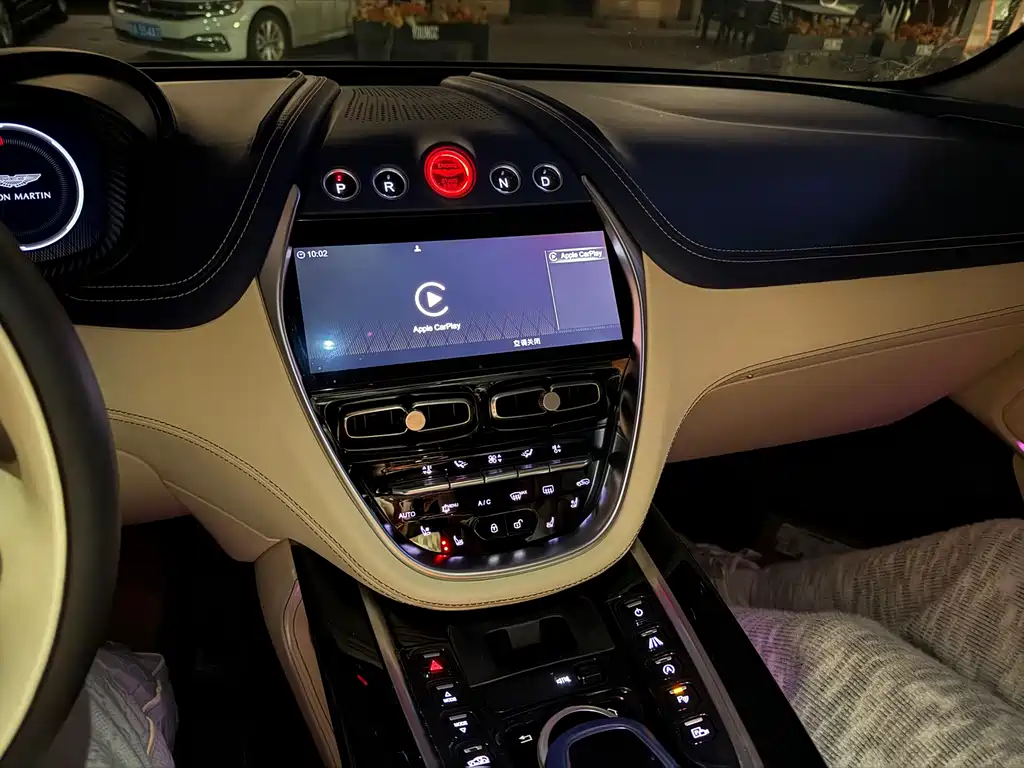 Aston Martin DBX 4.0 T V8 Return to Nature Realm